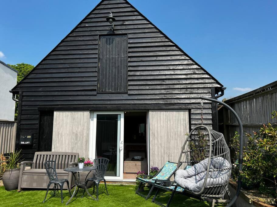 Quirky 1 Bedroom Barn On The River In Arundel Exterior foto